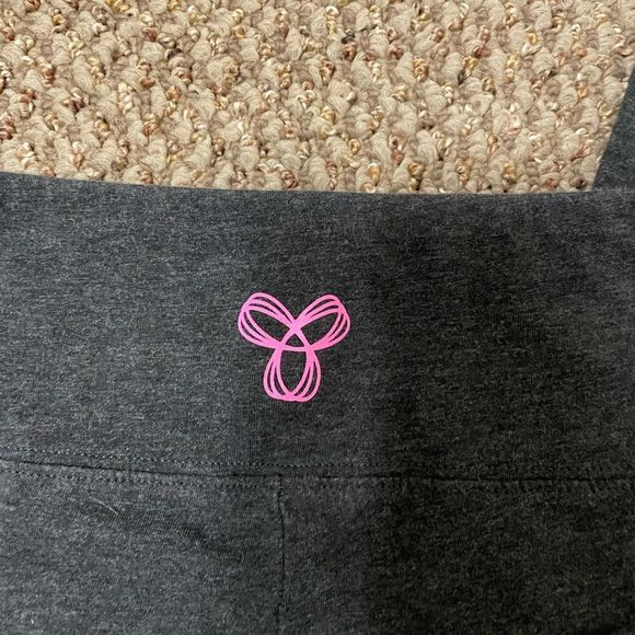 Aritzia TNA Capris in grey - Picture 3 of 5